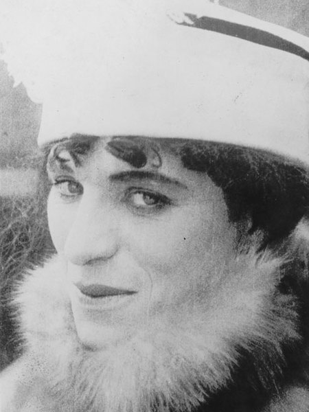 big_a_woman_chaplin